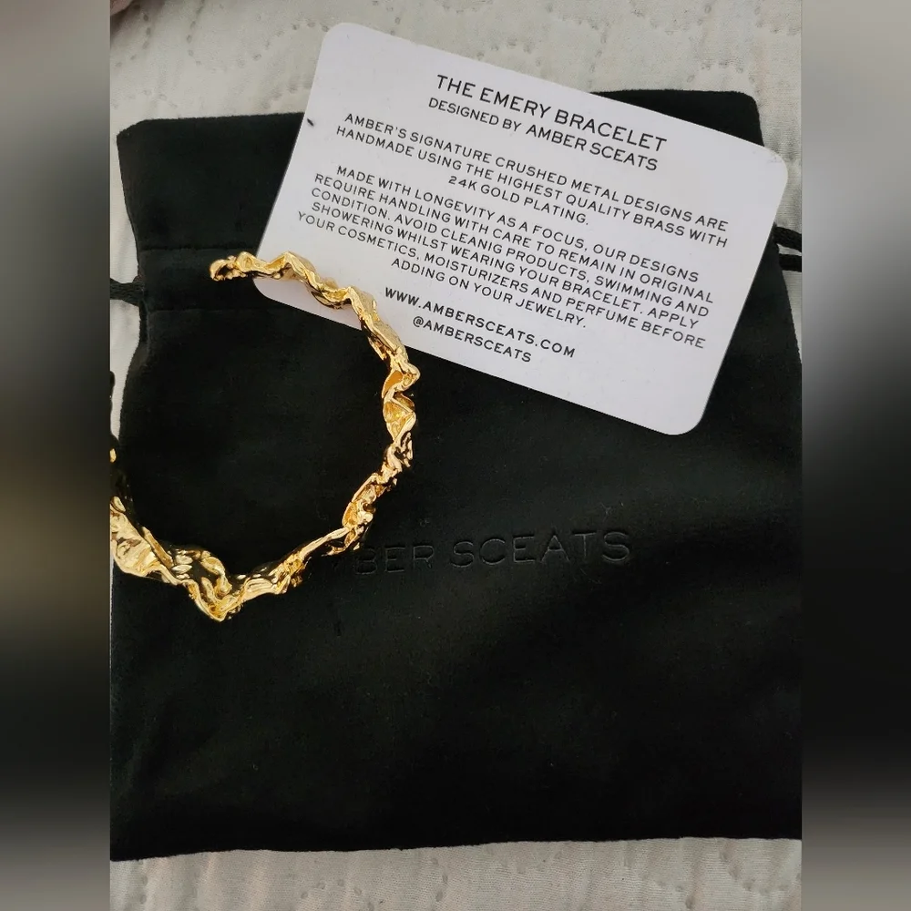 NWT 220$ Amber Sceats Crushed 24k Gold Plated Emery Cuff Bracelet - Picture 6 of 8
